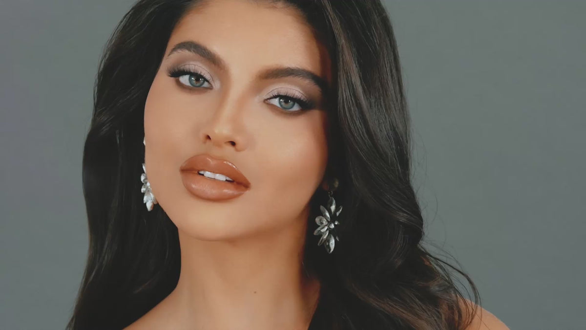 "The Universal Look" Online